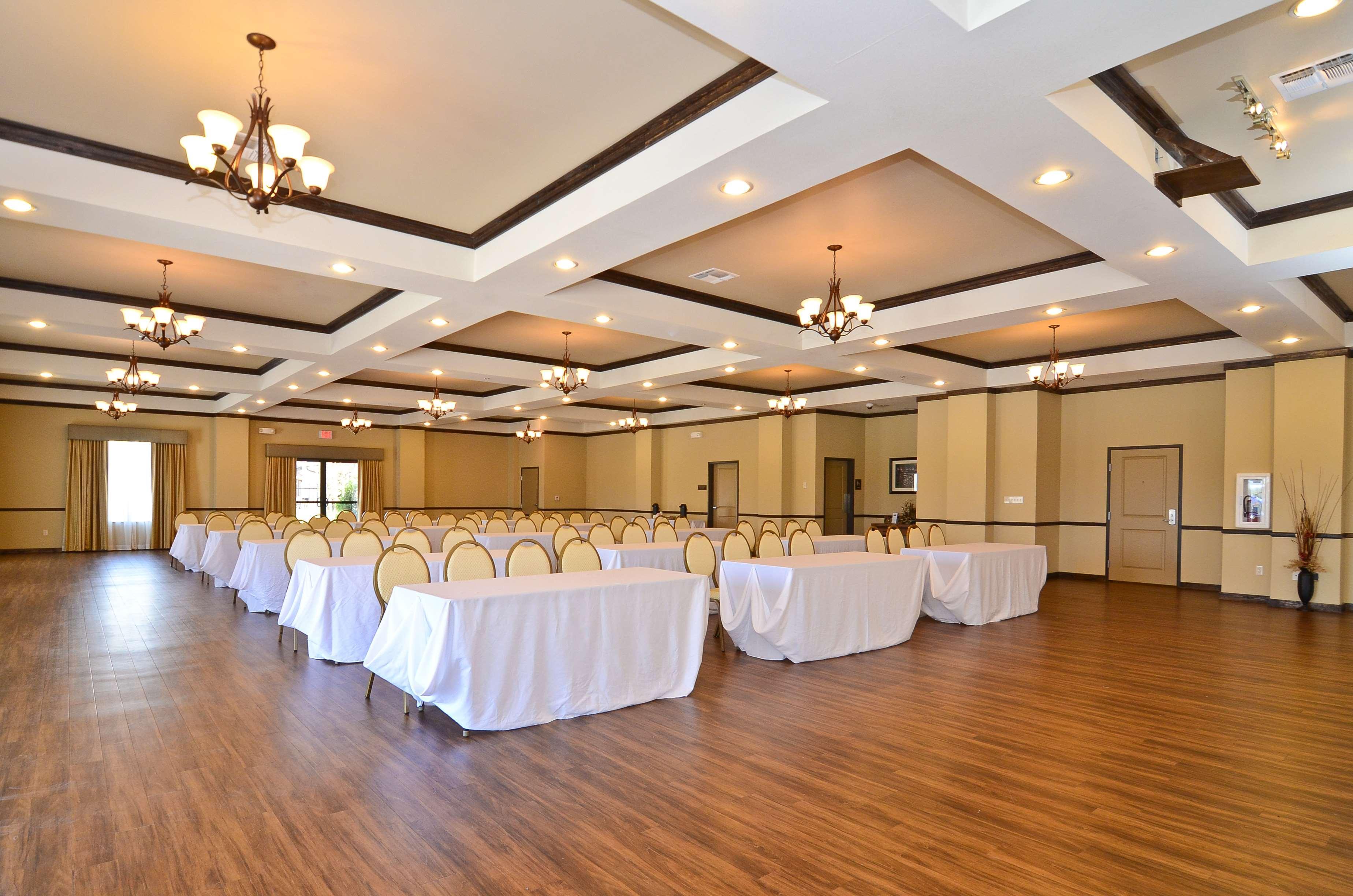 Best Western Plus Emory At Lake Fork Inn & Suites Kinh doanh bức ảnh
